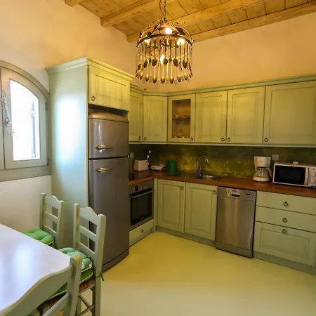 Sophisticated Mykonos Amorino Terrace With Private Hot Tub Outdoor Dining Area Apartment *